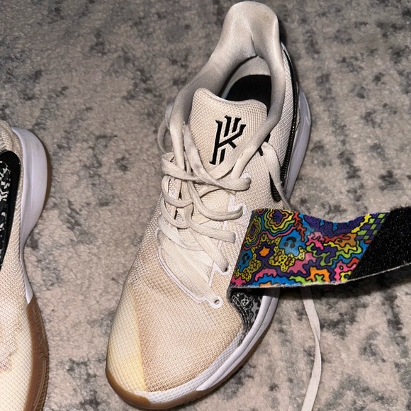 Kyrie 1 low ‘white black gum’ men’s size 11 - Picture 2 of 5